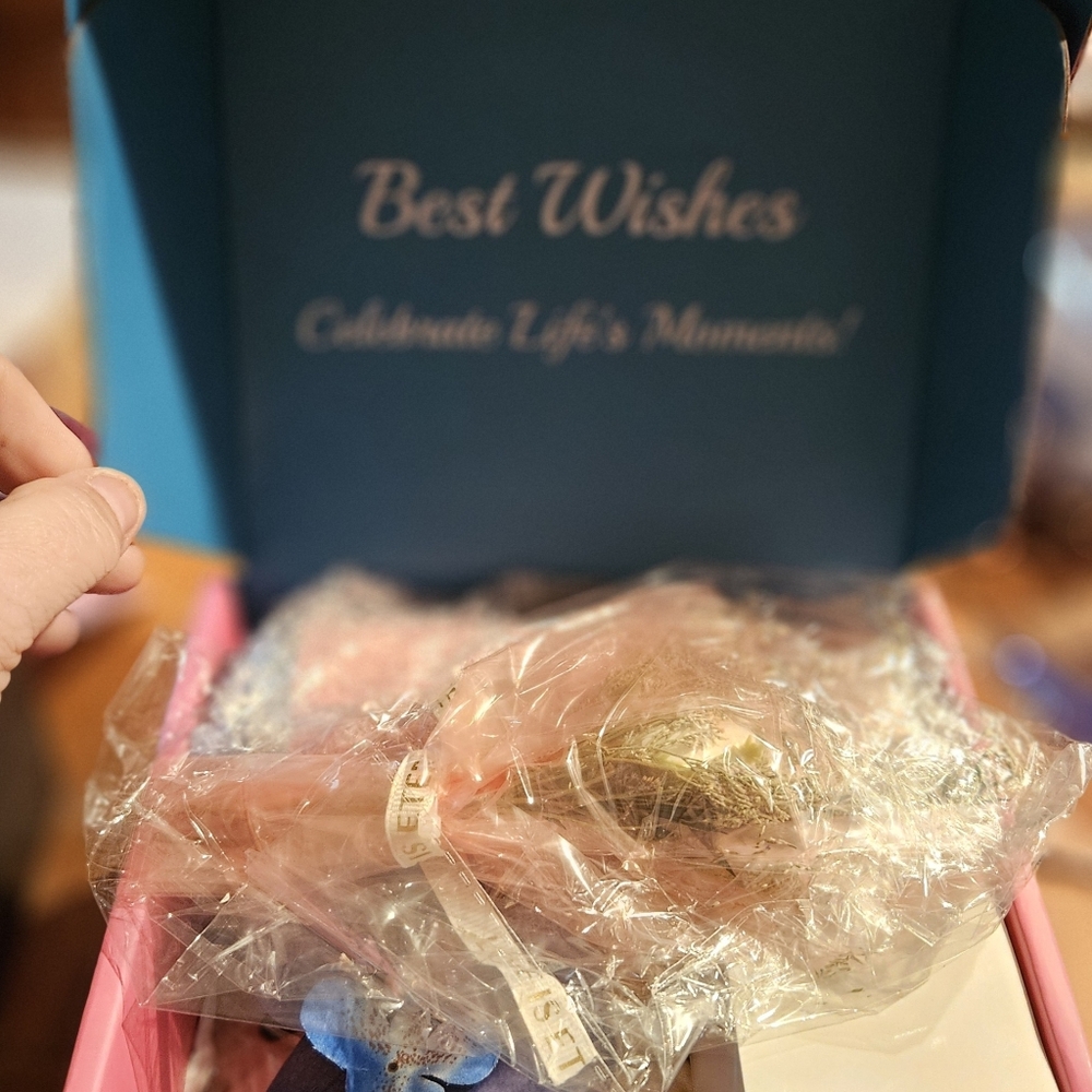 Pink Gift Box - Picture 2 of 9